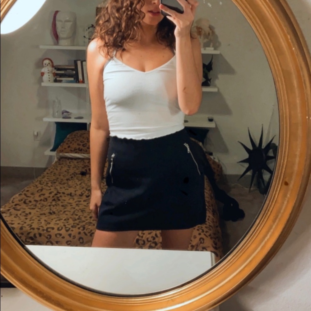 Black Wool Skirt with... pockets 🥳 - Picture 2 of 4